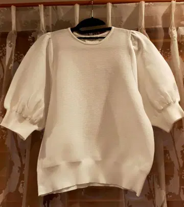 UNITED ARROWS 화이트 퍼프 슬리브 상의