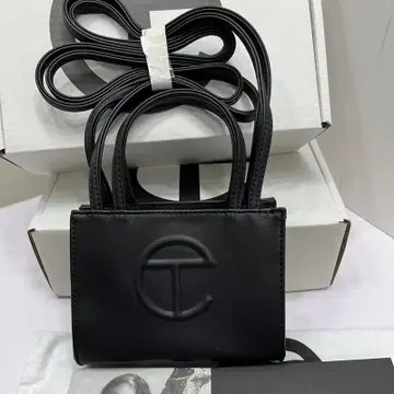Telfar 블랙 숄더백 17cm