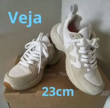 VEJA 화이트/베이지 통굽 스니커즈 23cm