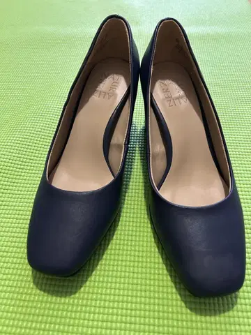 미사용 새상품 네이비 컬러 펌프스 23cm