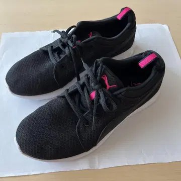 Puma 블랙/핑크 스니커즈