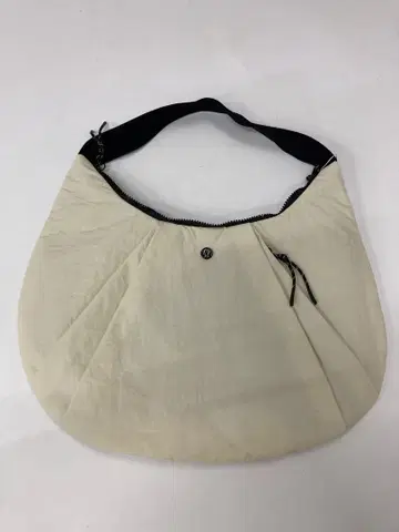 Lululemon 10L 아이보리 숄더백