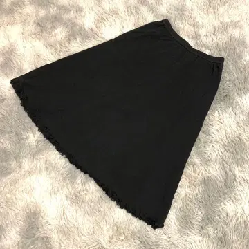 F317 블랙 프릴 밑단 무릎 기장 플레어 스커트