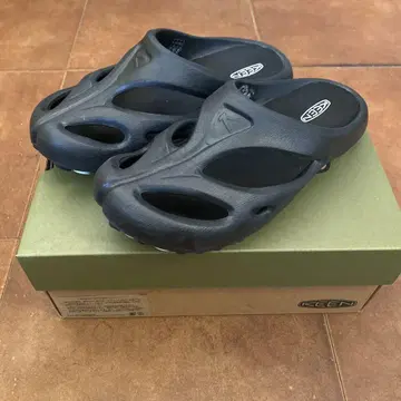 KEEN 아웃도어 샌들 블랙 SHANTI