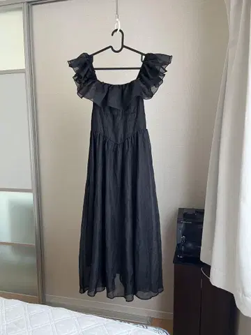 프릴 오프숄더 블랙 롱 원피스