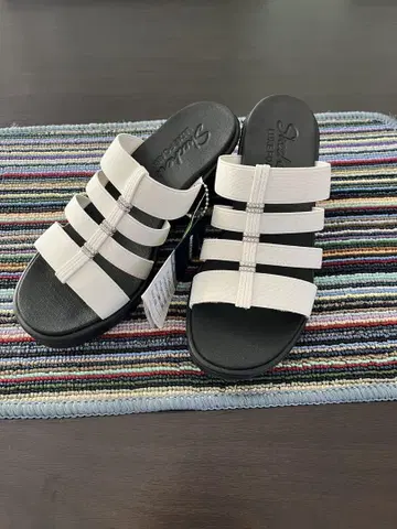 Skechers 스케쳐스 컴포트 샌들 25