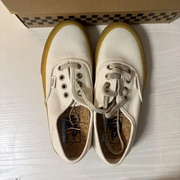 VANS 화이트 캔버스 스니커즈