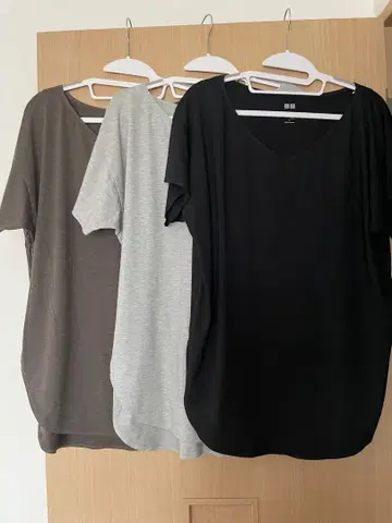 UNIQLO 드라이 쿨 심리스 V넥