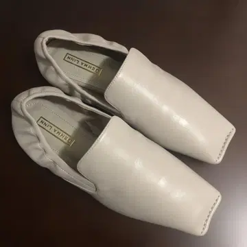 GEMMA LINN 화이트 스틸레토 로퍼 23.5cm