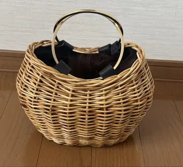 비올라도로 퍼 라탄 바스켓백