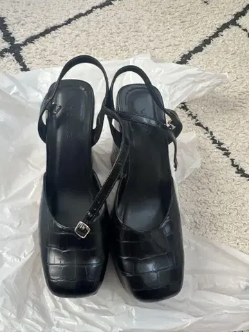 블랙 크로커다일풍 하이힐 샌들