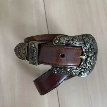 브라운 가죽 벨트 꽃무늬 버클