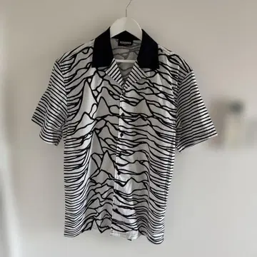 PLEASURES x JOY DIVISION WAVES S/S SHIRT