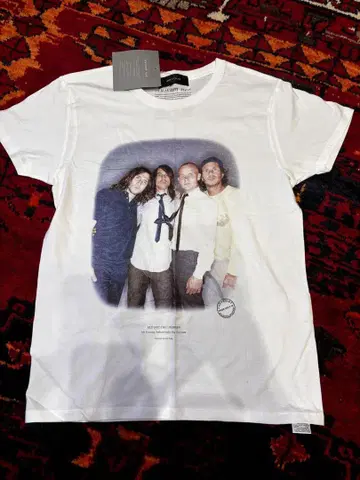 Red Hot Chili Peppers 티셔츠