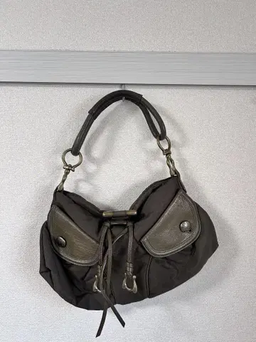 다크 브라운 나일론 숄더백