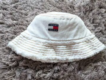 TOMMY JEANS 버킷햇 화이트