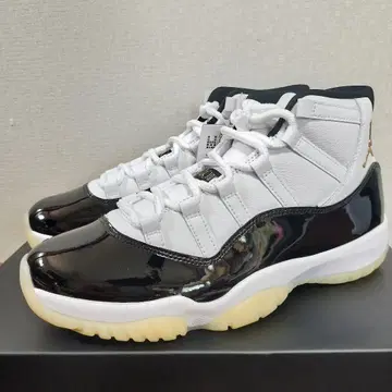 Air Jordan 11 화이트/블랙/골드
