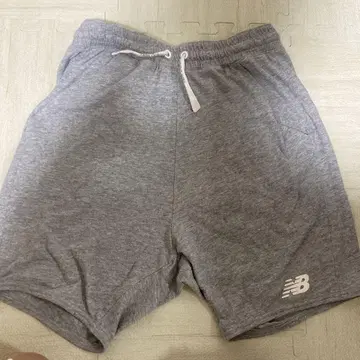 New Balance 그레이 숏팬츠