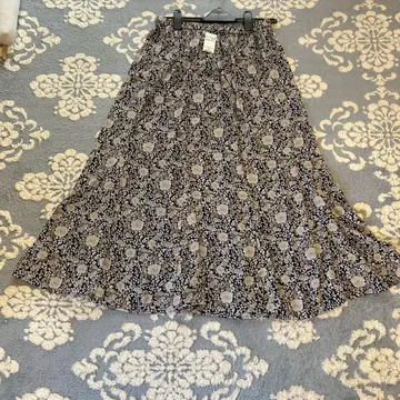 LAURA ASHLEY 플레어 스커트 40 네이비 계열 꽃무늬