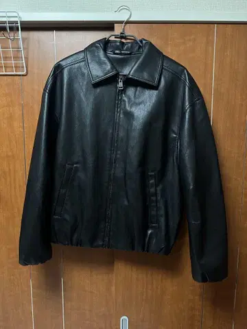 ZARA 페이크 레더 자켓