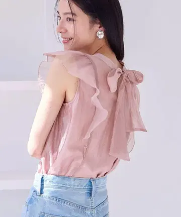 핑크 프릴 리본 슬리브리스 블라우스