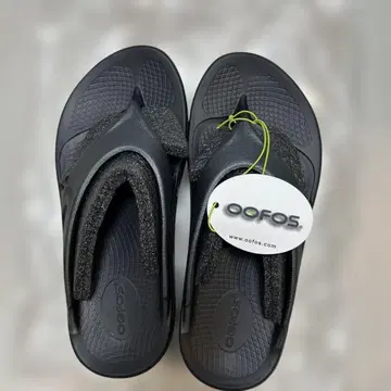 OOFOS 블랙 컴포트 샌들
