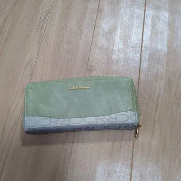 로고 장식 그린 컬러 장지갑