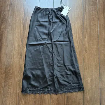 Marno 블랙 새틴 롱 스커트 레이스 장식