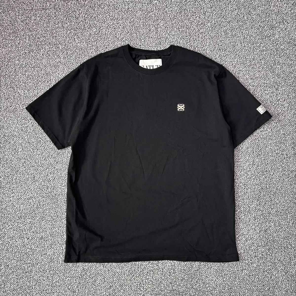 SATUR | 세터 Satur Classic Small Logo Short Sleeve T-shirt