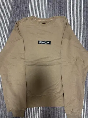 RVCA 베이지 크루넥 트레이너