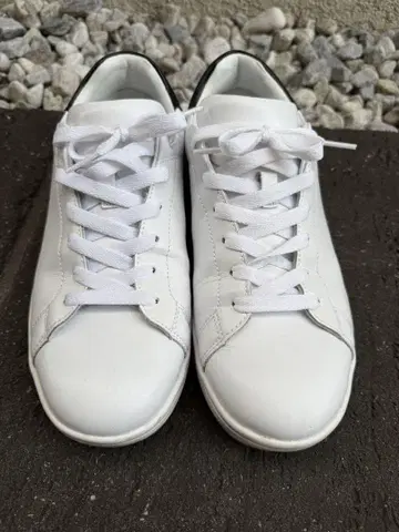 [새상품급] 화이트 가죽 스니커즈 26.5cm