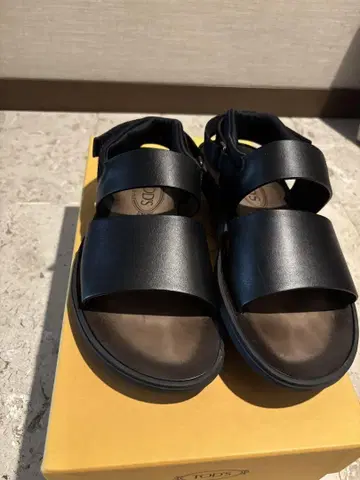 [새상품급] TOD'S 블랙 가죽 샌들