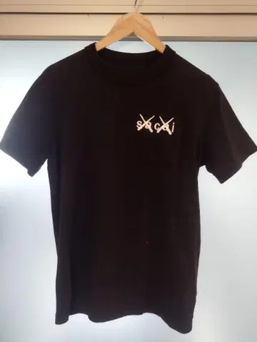 sacai x KAWS 사카이 카우스 반팔 티셔츠 블랙 1