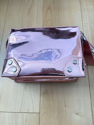 핑크 광택 숄더백