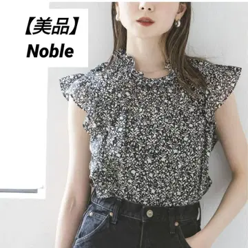 [ 새상품급 ] NOBLE 모노톤 플라워 프린트 슬리브리스 블라우스
