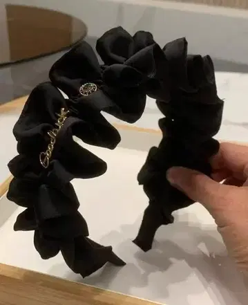 프릴 블랙 머리띠