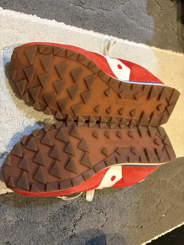 Saucony 레드 러닝화