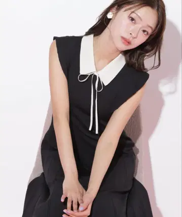 JILL BY JILLSTUART 코르셋 리브 카라 부착 니트 원피스