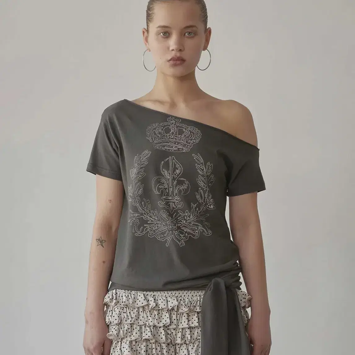 ENZO BLUES ♥ pixel logo boxy t-shirt / 追跡付 Enzo Blues Pixel Logo Boxy T-shirt Gray on Bunjang Global Site.