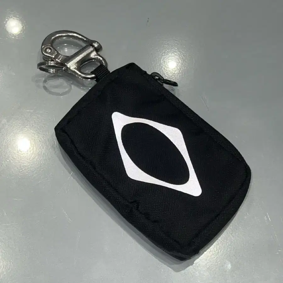 【Mischief】Rhombus Carabiner Mini Pouch Charcoal 韓国の人気 Mischief】Rhombus Carabiner Mini Pouch Charcoal 韓国の人気