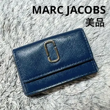 [새상품급] MARC JACOBS 3단 지갑 더 스냅샷 사피아노
