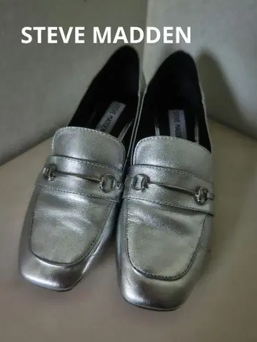 STEVE MADDEN 비트 장식 실버 로퍼