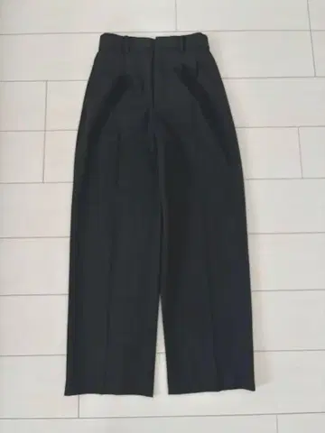 [새상품급] UNIQLO 여성용 턱 와이드 팬츠 S 사이즈 블랙