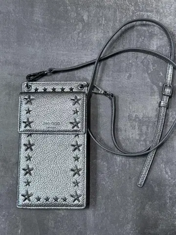 Jimmy Choo 실버 스마트폰 숄더