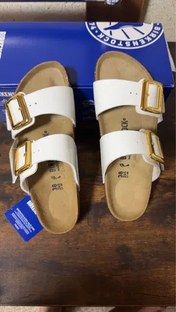 BIRKENSTOCK 화이트 컴포트 샌들 38