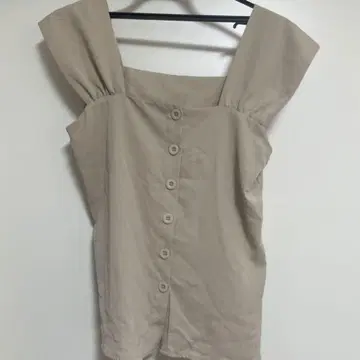 베이지 오프숄더 상의 M