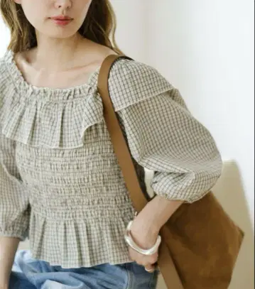 kastane 셔링 오프숄 블라우스