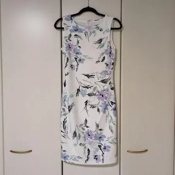 Calvin Klein 플로럴 슬리브리스 원피스