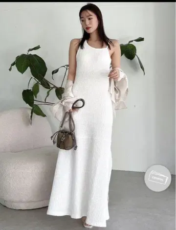 새상품 dazzlin 패드 부착 와플 아시메 머메이드 원피스 화이트