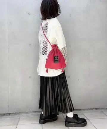 새상품 인플루언서 Nana님 CORNERS 인조 가죽 플리츠 스커트